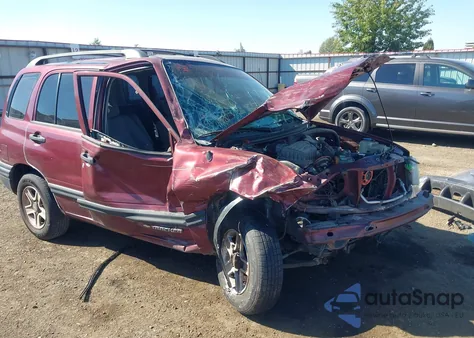 2002 Chevrolet Tracker Hard Top Base from USA, damaged, VIN 2CNBJ13CX26934058